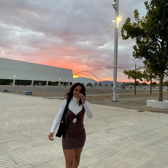 Meet your Posher, Emily - Picture 4 of 5